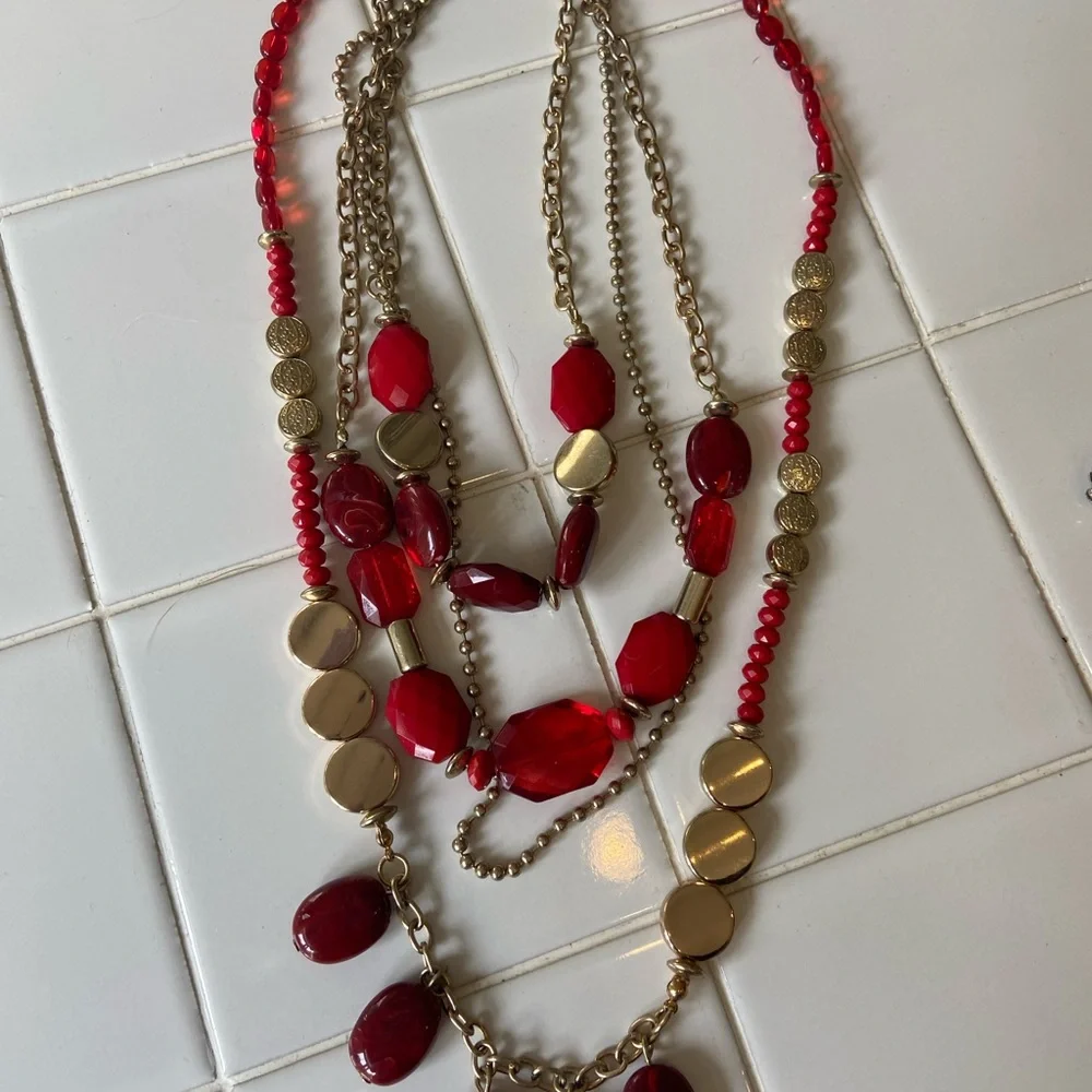 Mixed medium 4 strand statement necklace in red with gold accents - Picture 4 of 7